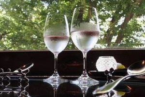 新鮮な地元の食材を使った味わい豊かな人気のグリル料理をアラカルトでお楽しみいただけます。